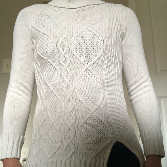 The Limited turtleneck sweater - Picture 4 of 5